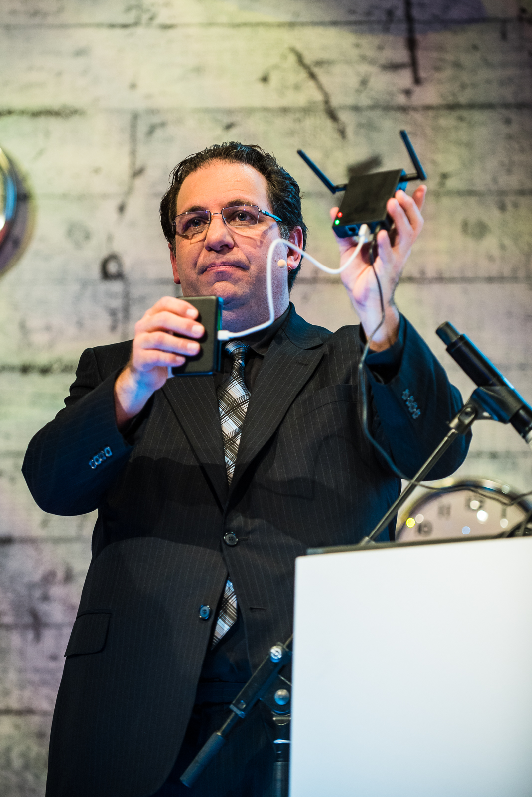 Kevin-Mitnick-Stage-Shot-1-High-Resolution